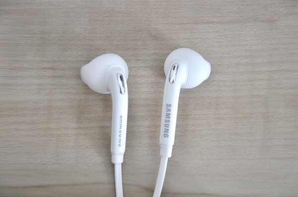 EG920BW Earphones 04