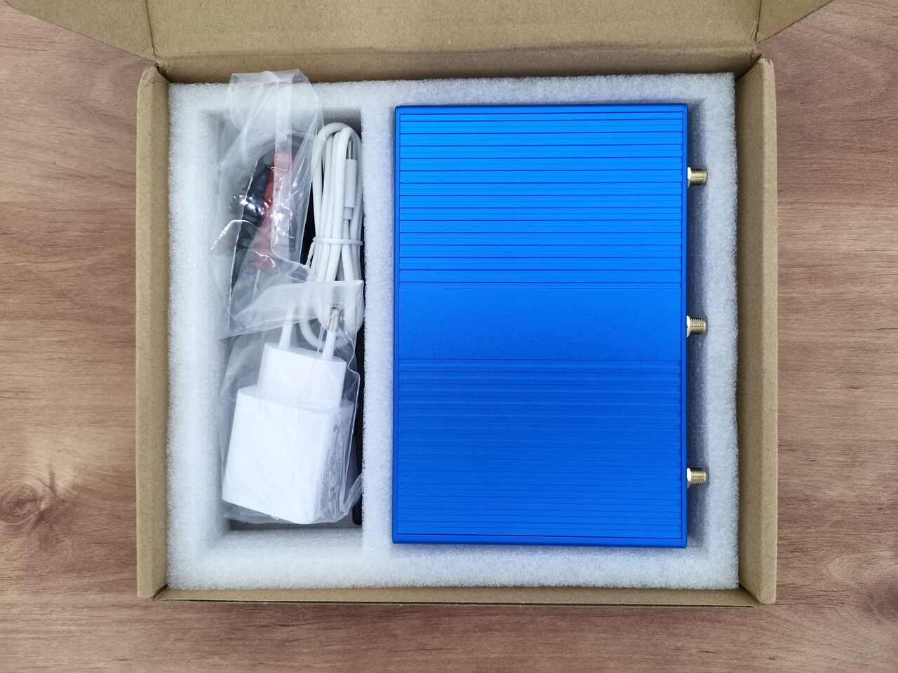 OpenWrt One Unboxing 4