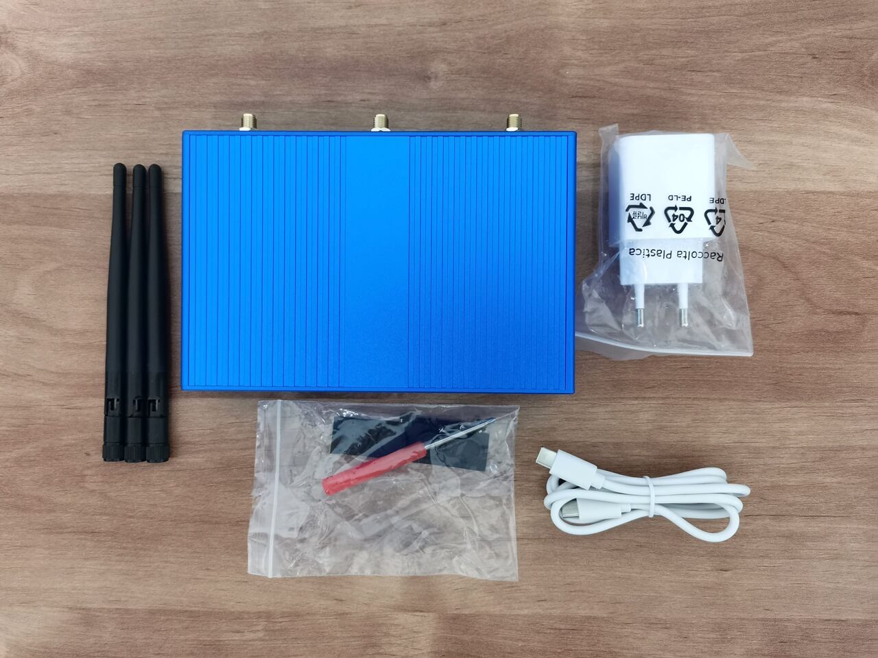 OpenWrt One Unboxing 6